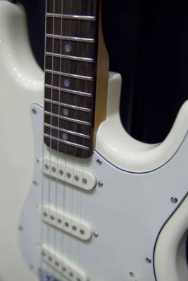 Kozmos KST-62SSS-GRWN-VWH 62 Strat Beyaz Elektro Gitar